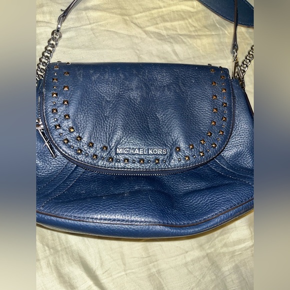 Michael Kors Medium Aria Bedford Leather Convertible Crossbody Bag - Picture 3 of 6